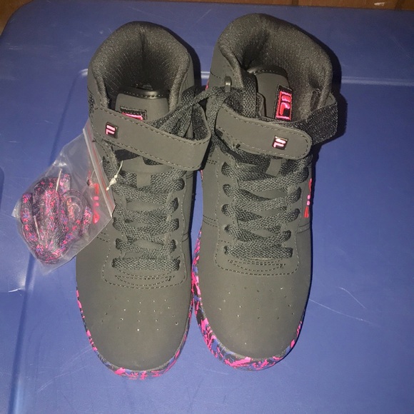 black and pink filas